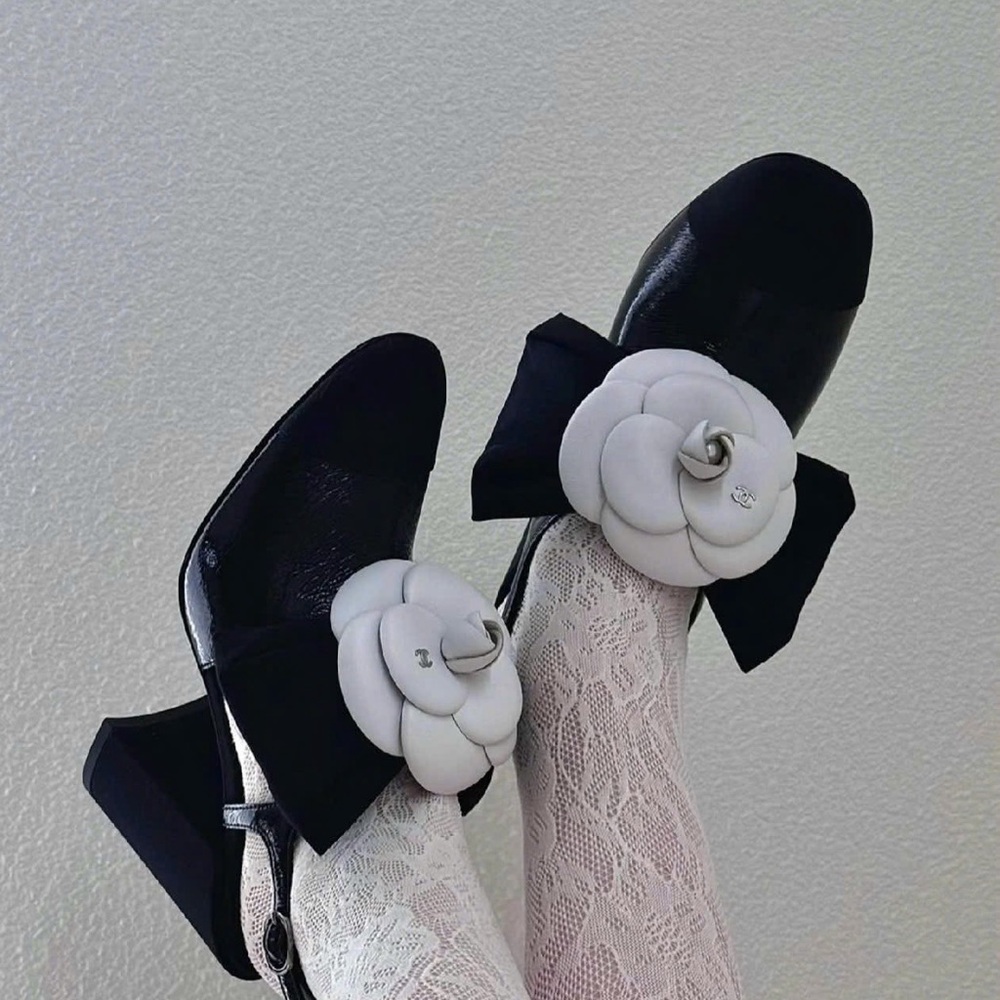 Chanel Crumpled Shiny Fabric Grosgrain Cap Toe Camellia Bow Slingback Pump 38.5 - Picture 2 of 5